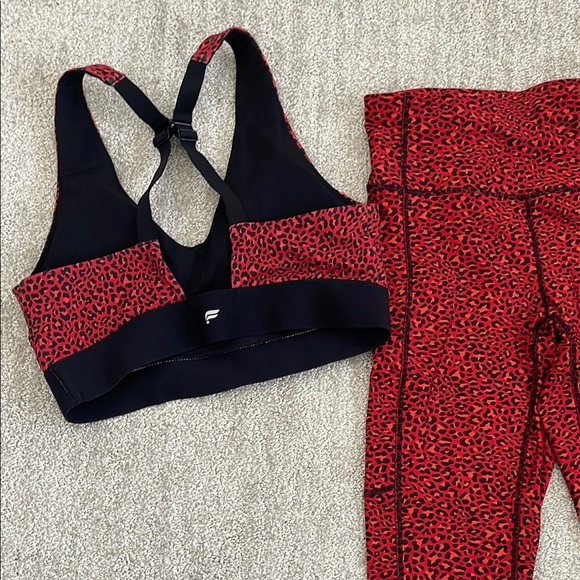 Fabletics Electric Red and Black Leopard Print Women's Workout Set - Picture 2 of 6